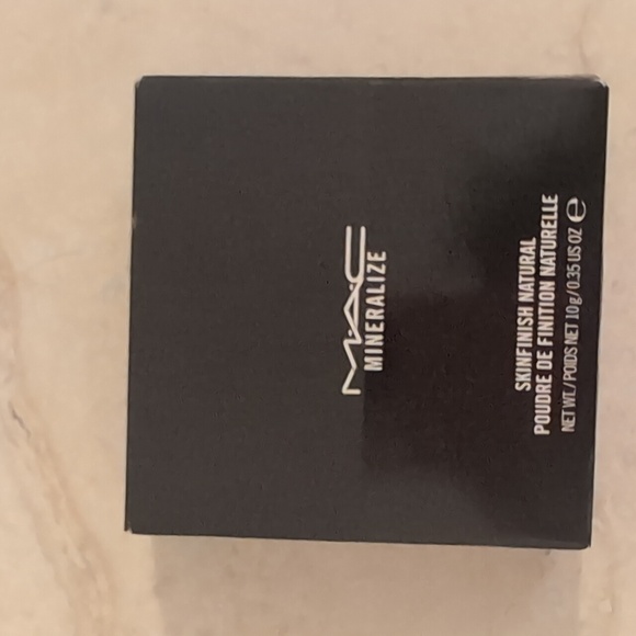 MAC Mineralize Skinfinish Natural, Medium - New, never opened - Picture 2 of 3